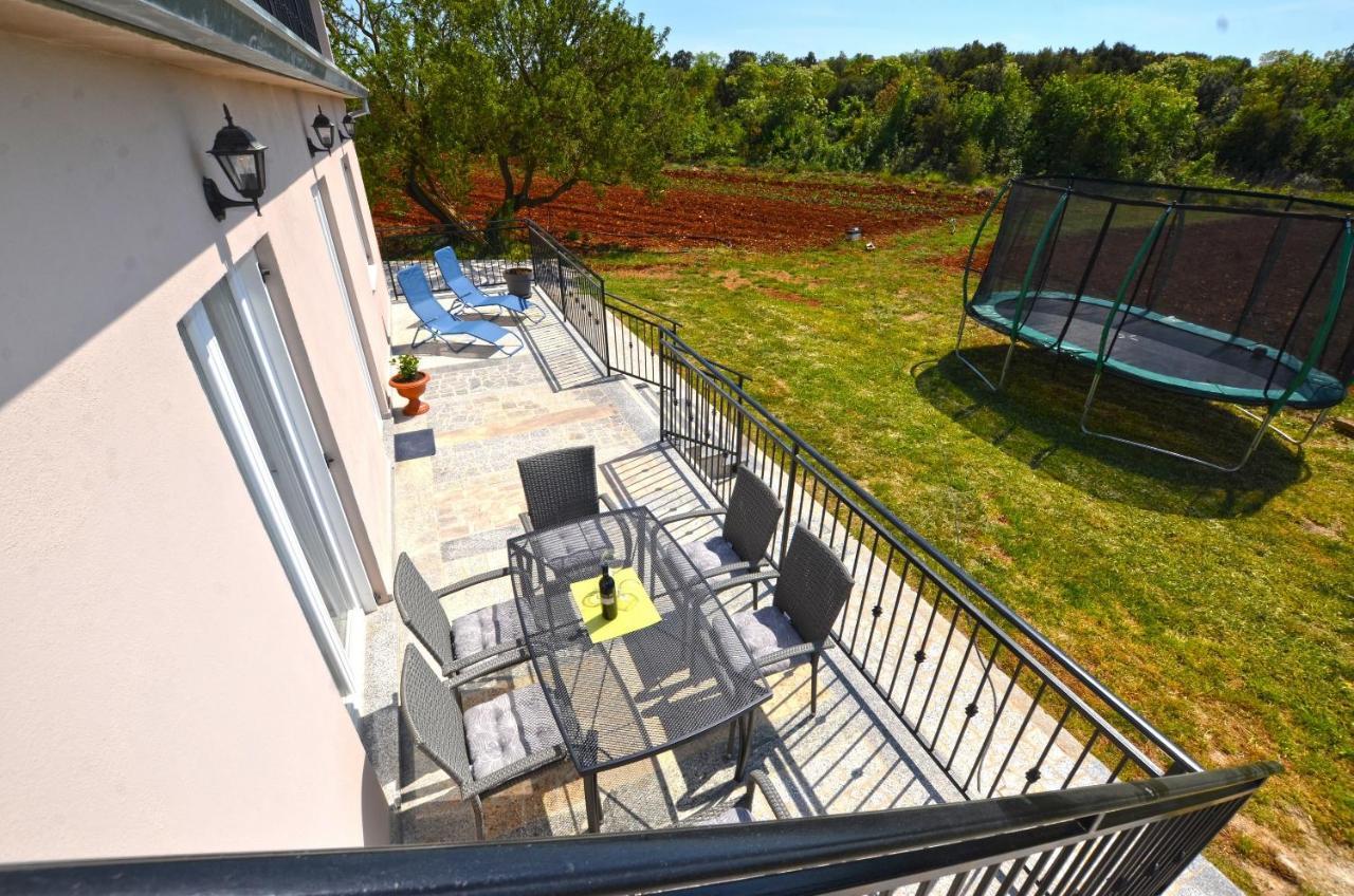 Casa Nini Apartment Ровин Екстериор снимка